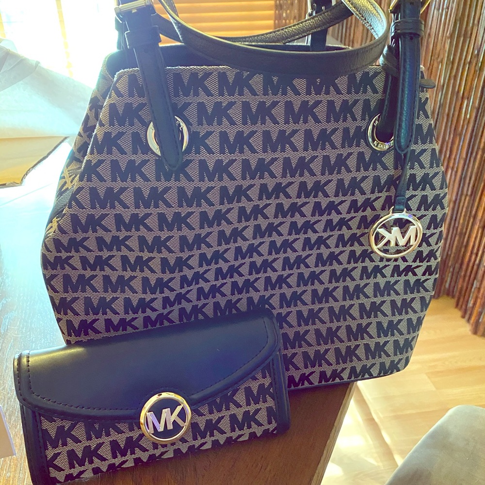 Michael kors purse and matching wallet